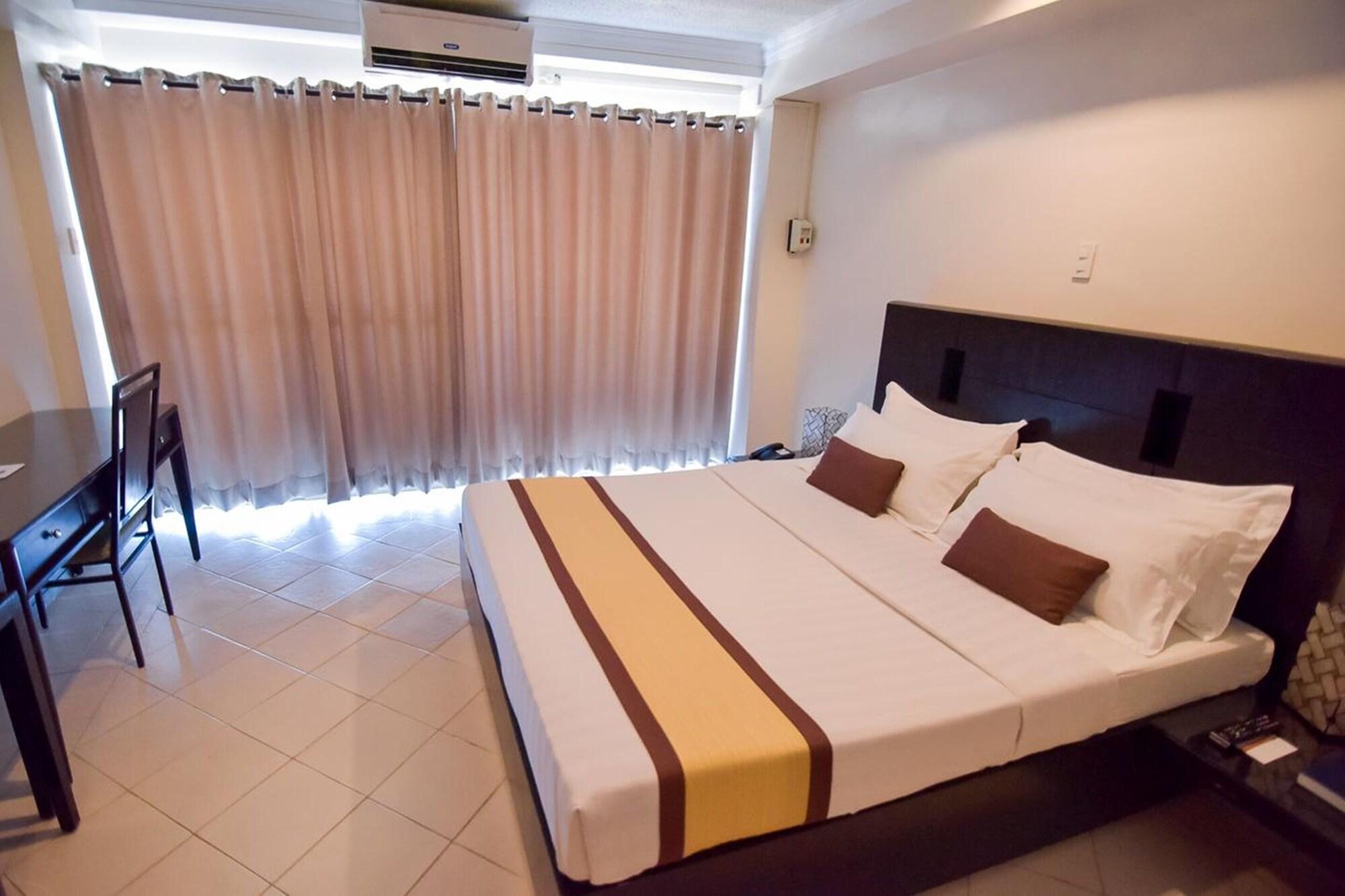 Hotel Tavern Surigao Exterior foto