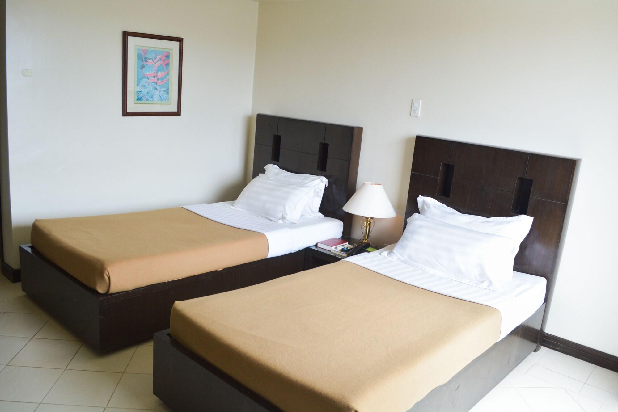 Hotel Tavern Surigao Exterior foto