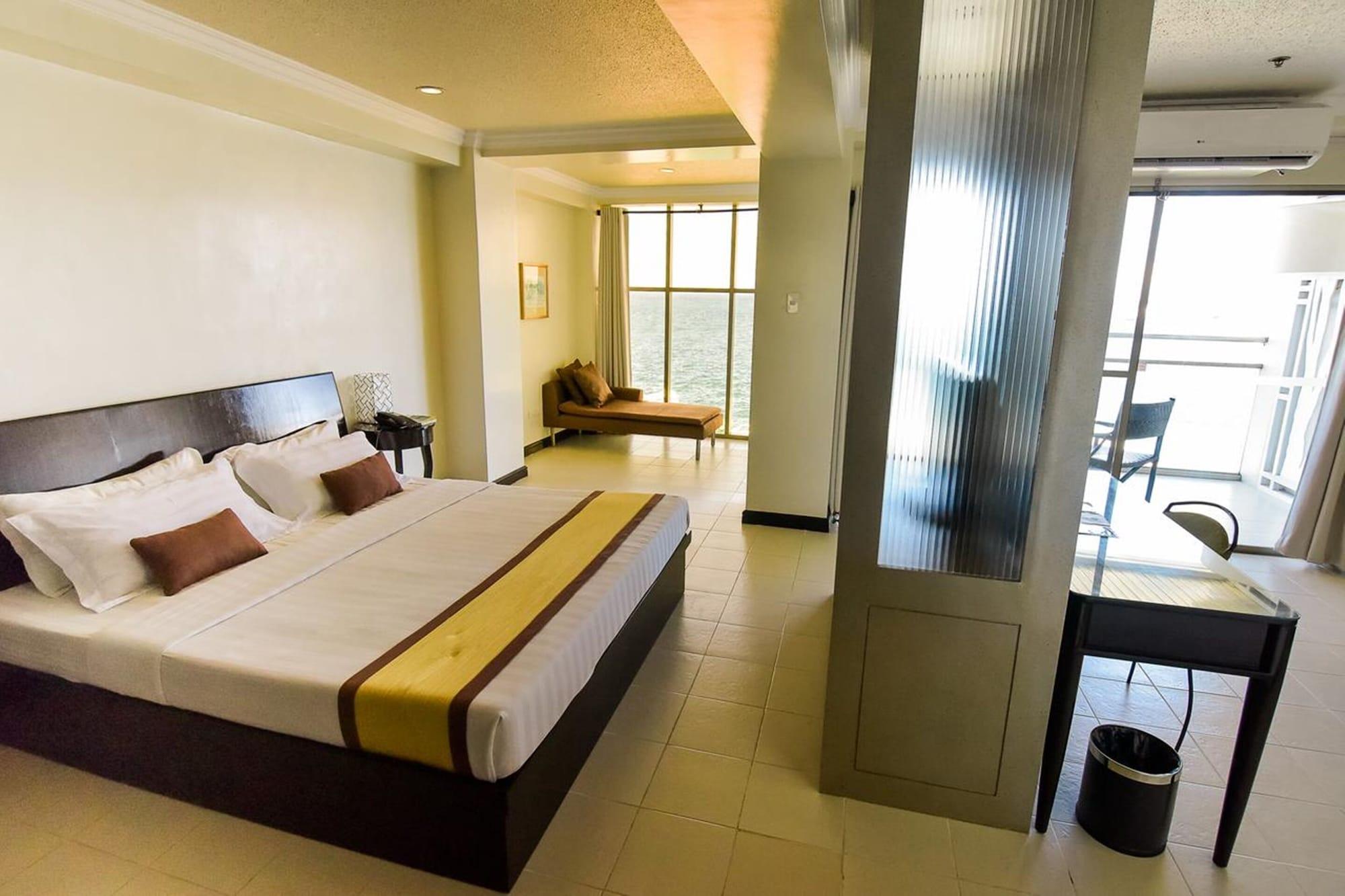 Hotel Tavern Surigao Exterior foto