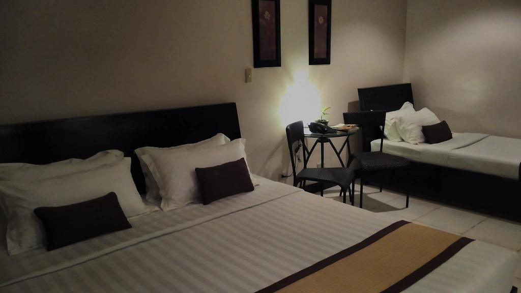 Hotel Tavern Surigao Exterior foto