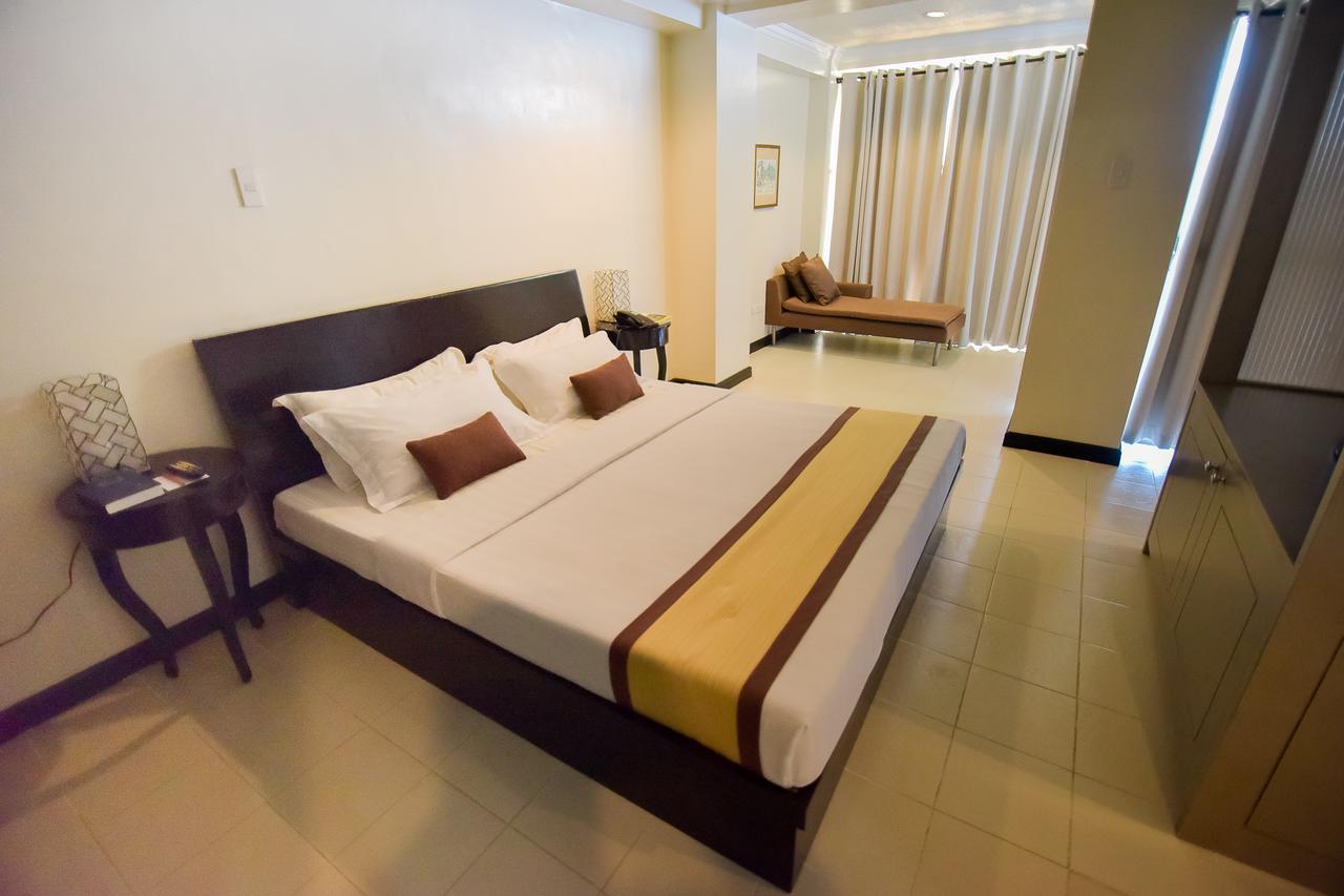Hotel Tavern Surigao Exterior foto